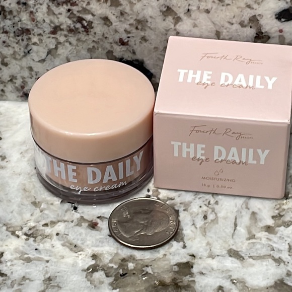 ☘️4/$26 Fourth Ray THE DAILY Eye Cream travel size .5 NWT - Picture 3 of 4